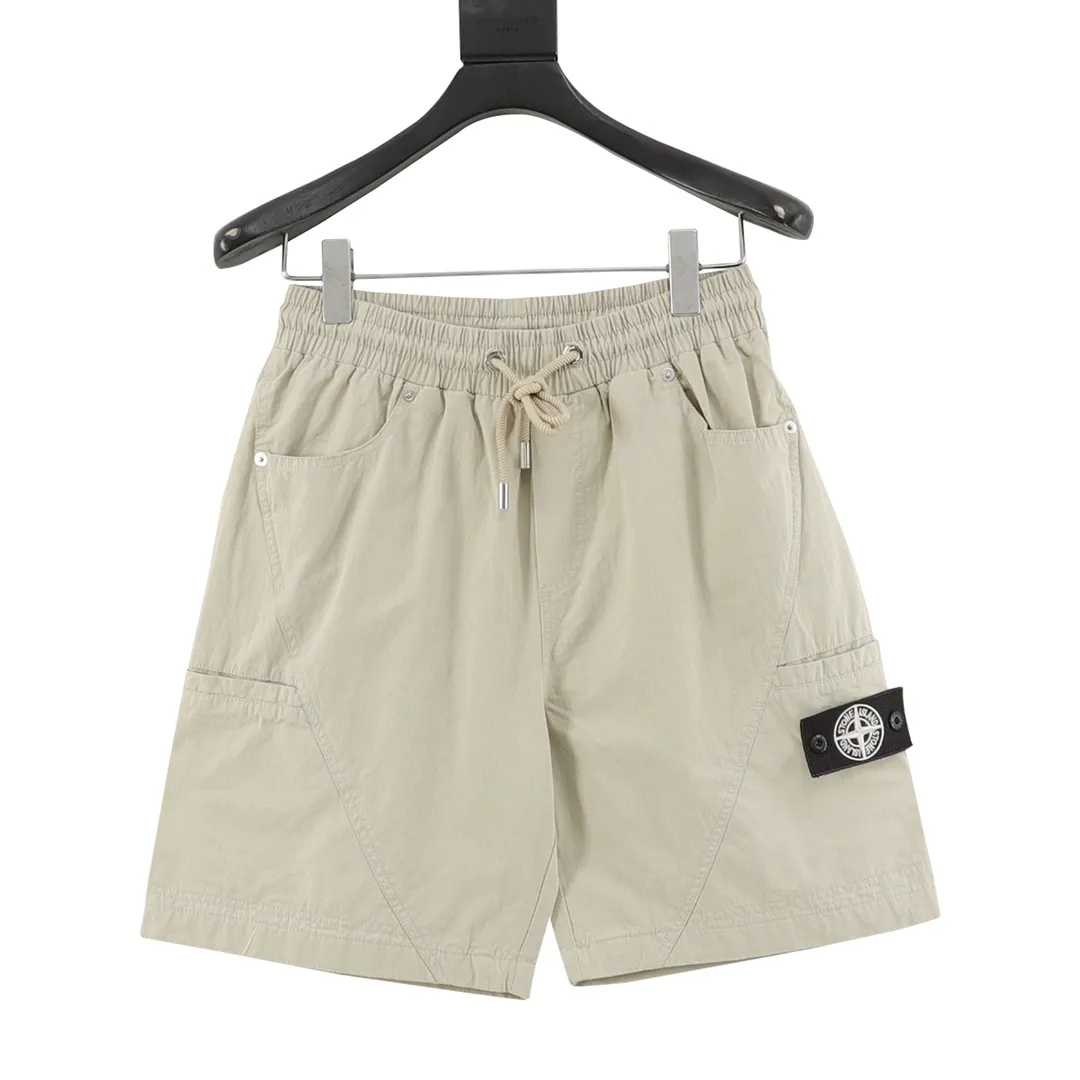 🅿️330 CD x Stone Island/Dior Stone Island joint logo shorts The fabric is made of custom-made woven fabric, which is silky and super soft compared to the original. The texture and strands of the fabric are clear and obvious, and the drape is first-class. The workmanship is exquisite and meets the foreign trade export standards. There are 4.5 stitches per centimeter. Every seam is pressed with open stitching, and the stitching is as neat as a ruler. , Made of woven floral cotton ribbon, the weaving is tight and soft to the touch. The embroidery process uses Behringer embroidery machines, which makes the embroidery colors more full and the embroidery more three-dimensional. The upper body effect is good, the same style for men and women, simple and versatile, purchasing heavyweight items, feel free to compare the quality of any on the market! Size：XS-L